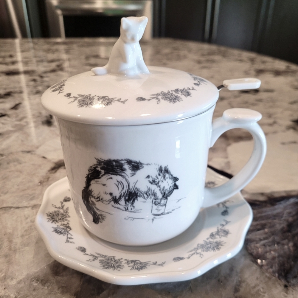 Adorable cat covered tea cup set